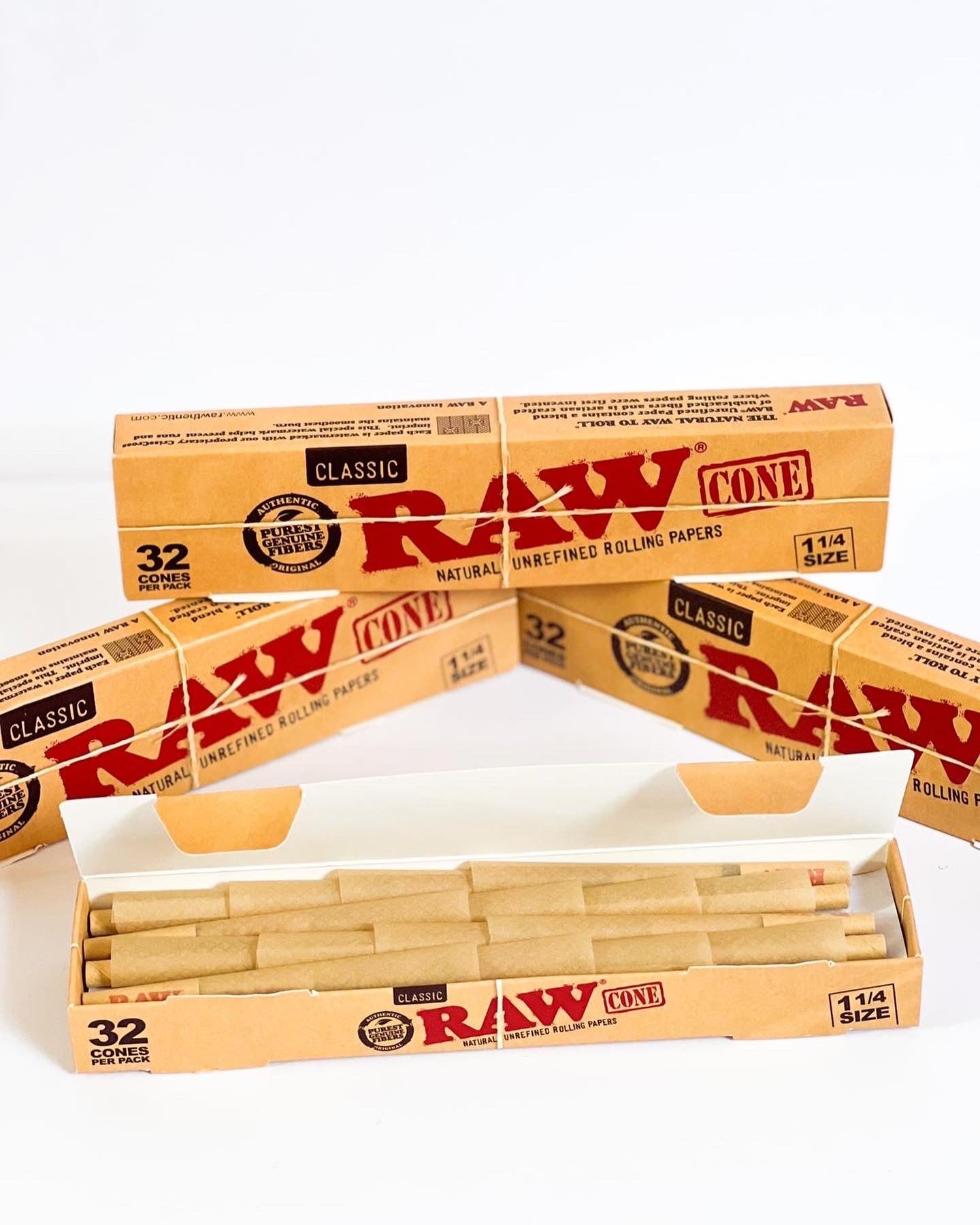 RAW Classic pre-rolled cones 1 1/4 - 32 pack